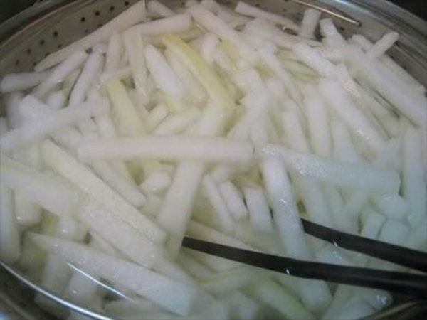 Hướng dẫn làm mứt bí đao ngọt mát cho ngày đầu xuân