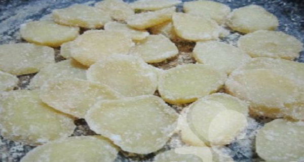 C&aacute;ch l&agrave;m mứt khoai t&acirc;y cực đơn giản, đảm bảo ''đắt kh&aacute;ch'' Tết n&agrave;y