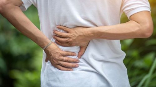 Bệnh nh&acirc;n bị đau lưng