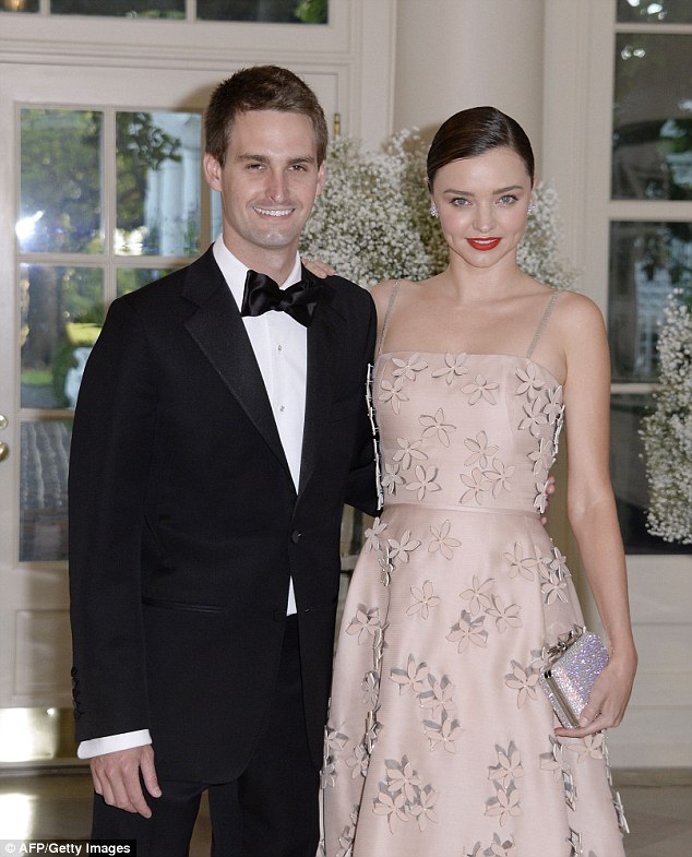 Miranda Kerr được cho là đã bí mật đính hôn với bồ trẻ, tỷ phú 9X Evan Spiegel - CEO của Snapchat 