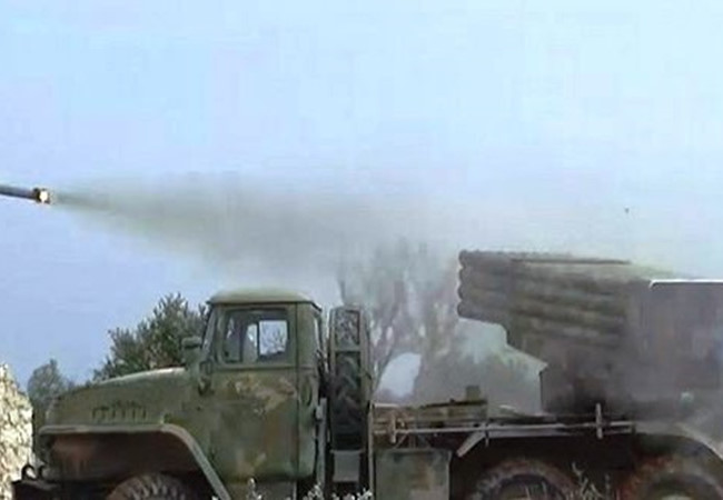 Ph&aacute;o phản lực BM-21 của qu&acirc;n đội Syria khai hỏa ở Aleppo, theo t&igrave;nh h&igrave;nh chiến sự Syria mới cập nhật 