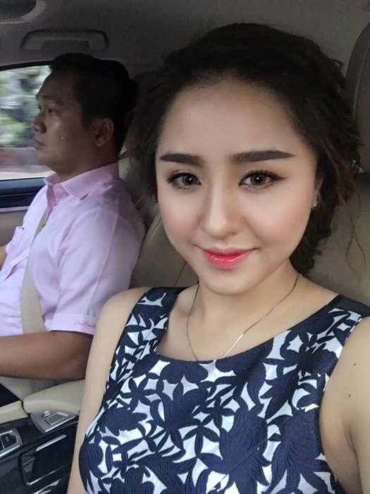 Chị Mai cho hay, khi nhận được chiếc xe từ chồng nhân ngày sinh nhật chị vô cùng vui vẻ. Anh Đông chồng chị nói, ''năm ngoái anh tặng em một chiếc xe nhưng để cho 2 vợ chồng cùng đi, nên năm nay anh muốn tặng một cái khác đúng với sở thích của em''.