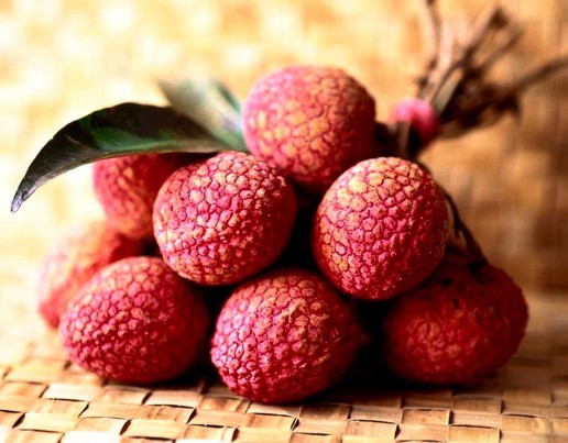 Vải kh&ocirc;ng n&ecirc;n bảo quản trong tủ lạnh dễ chuyển m&agrave;u th&acirc;m. Ảnh minh họa.