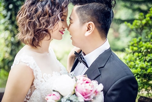 Nói trước truyền thông, ''gái quê'' Lê Thị Phương thú thật: ''xung quanh tôi cũng không ít những lời ong, tiếng ve''. Cô ''gái quê'' gốc Thanh Hóa kể từ khi bước chân vào showbiz đã gặp không ít sóng gió.
