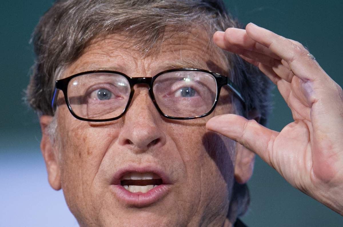 Tỉ ph&uacute; Bill Gates tiếp tục khuy&ecirc;n giới trẻ phải học đại học 