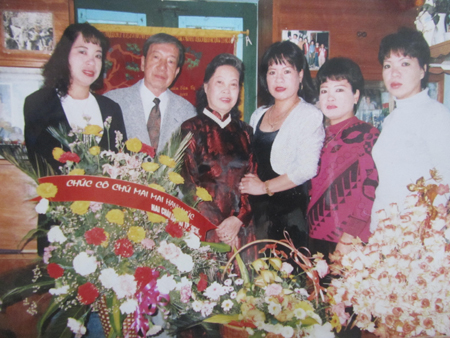 Gia đ&igrave;nh hạnh ph&uacute;c của NSND Trịnh Thịnh