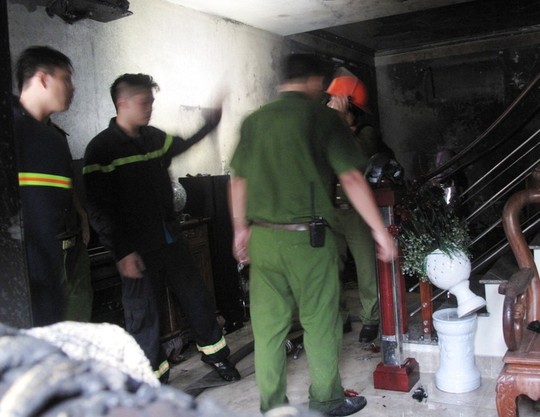 Hiện người chồng v&igrave; ghen tu&ocirc;ng m&agrave; ch&acirc;m lửa đốt nh&agrave; vẫn đang trong t&igrave;nh trạng nguy kịch