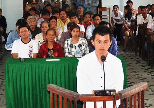 Xử kẻ giả mạo c&ocirc;ng an, lừa đảo chiếm đoạt h&agrave;ng trăm triệu