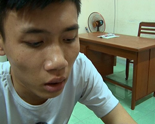 Đối tượng Nh&agrave;n chuy&ecirc;n giả danh cảnh s&aacute;t tại cơ quan điều tra