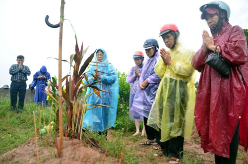 Mẹ nạn nhân cho hay, việc xác định ADN qua đó 'tìm được' chị Huyền làm nỗi đau suốt nhiều tháng qua của Đăng ký và nhận 60K 24 bao lì xì miễn phí mỗi ngày có phần nguôi ngoai