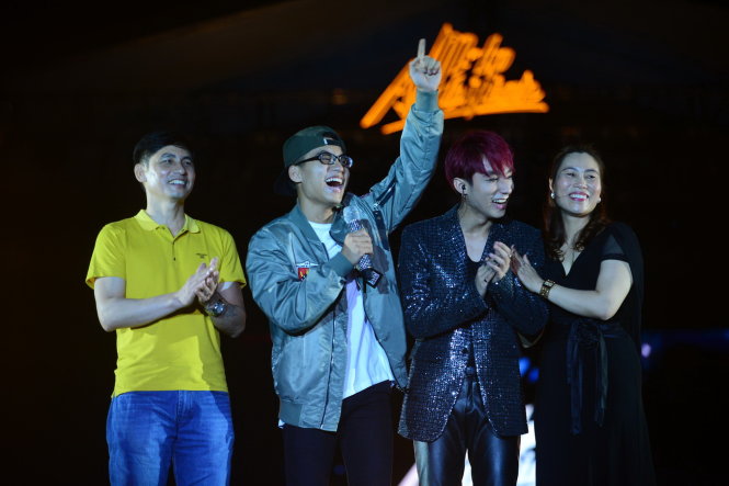Sơn T&ugrave;ng &lsquo;ghi điểm&rsquo; trong liveshow đầu đời