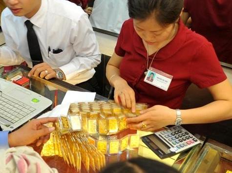 Giá vàng trong nước và giá vàng thế giới bị ảnh hưởng bởi tình hình chính trị thế giới gần đây