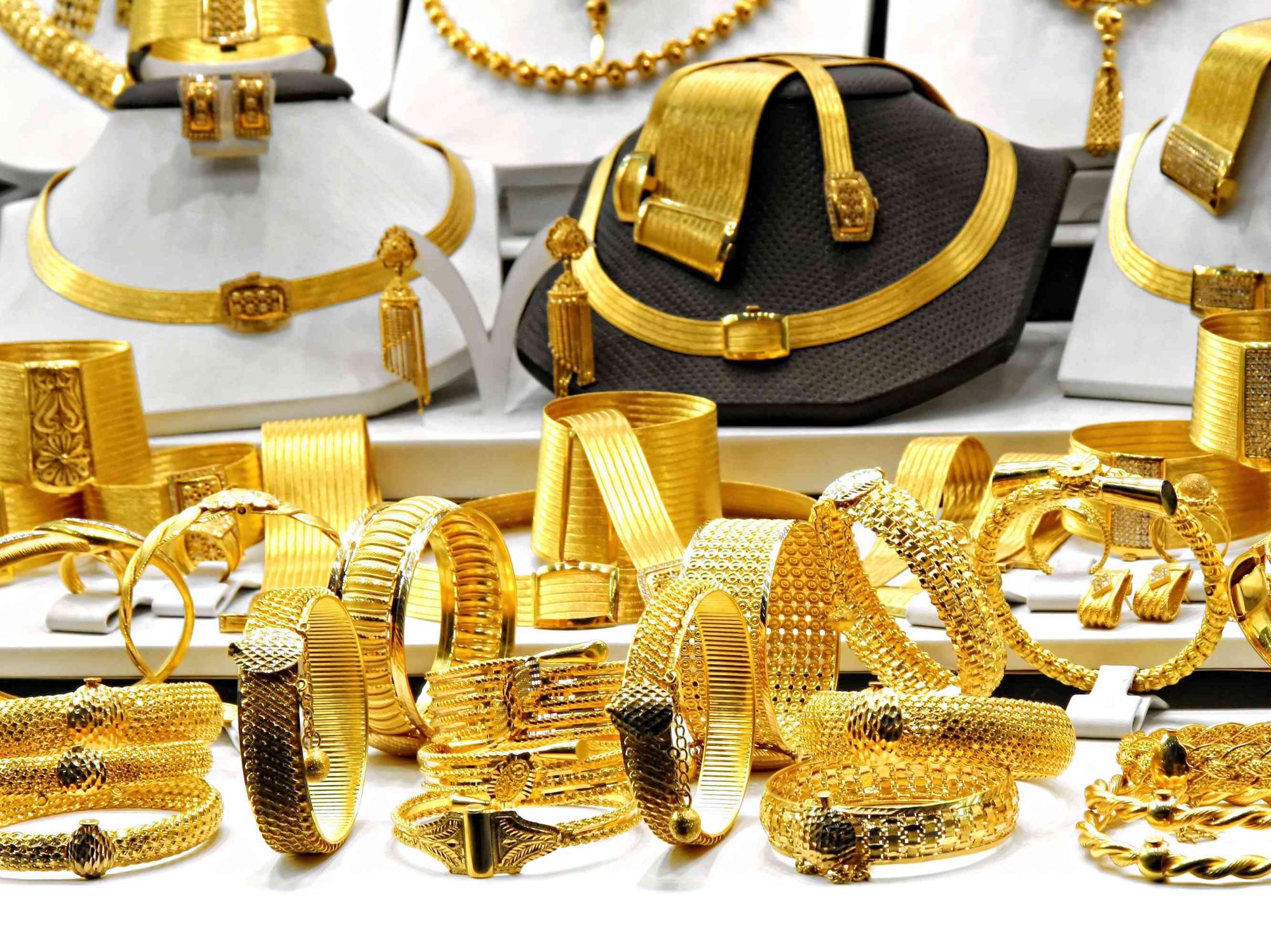 Gi&aacute; v&agrave;ng h&ocirc;m nay ng&agrave;y 10/11/2015 chứng kiến 2 xu hướng tr&aacute;i chiều của thị trường v&agrave;ng trong nước v&agrave; thế giới