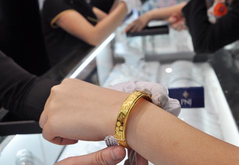 Ch&ecirc;nh lệch giữa gi&aacute; v&agrave;ng trong nước v&agrave; gi&aacute; v&agrave;ng thế giới h&ocirc;m nay đang ở mức thấp kỷ lục l&agrave; 700.000 đồng/lượng