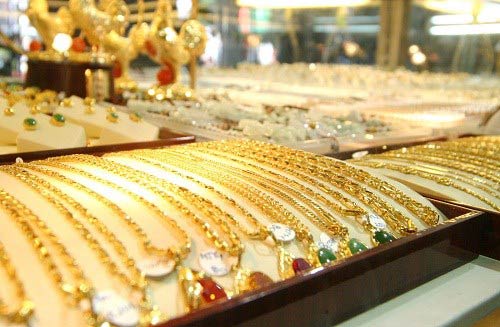 Hiện khoảng ch&ecirc;nh lệch giữa gi&aacute; v&agrave;ng thế giới v&agrave; gi&aacute; v&agrave;ng trong nước đang rất cao, ở mức 4,15 triệu đồng/lượng