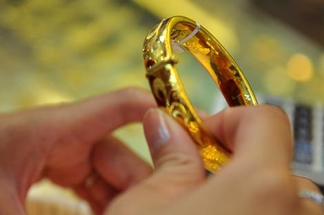 Ch&ecirc;nh lệch giữa gi&aacute; v&agrave;ng trong nước v&agrave; gi&aacute; v&agrave;ng thế giới h&ocirc;m nay đang ở mức 40.000 đồng/lượng