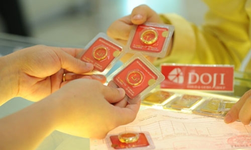 Giá vàng trong nước đang cao hơn giá vàng thế giới khoảng 140.000 đồng/lượng Giá vàng trong nước đang cao hơn giá vàng thế giới khoảng 140.000 đồng/lượng