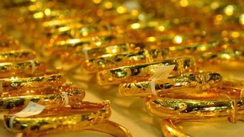 Hiện gi&aacute; v&agrave;ng trong nước h&ocirc;m nay đang thấp hơn gi&aacute; v&agrave;ng thế giới khoảng 100.000 &ndash; 150.000 đồng/lượng
