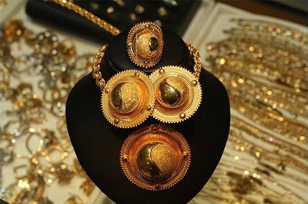 Gi&aacute; v&agrave;ng h&ocirc;m nay ng&agrave;y 28/5/2016 tiếp tục giảm s&acirc;u, tr&aacute;i với sự kỳ vọng trước đ&oacute; của giới chuy&ecirc;n gia v&agrave; đầu tư