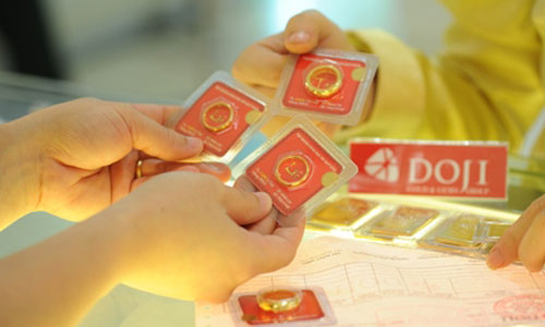 Ch&ecirc;nh lệch giữa gi&aacute; v&agrave;ng trong nước v&agrave; gi&aacute; v&agrave;ng thế giới h&ocirc;m nay ở khoảng 300.000 đồng/lượng