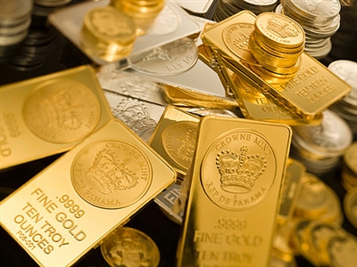 Trong khi đ&oacute;, gi&aacute; v&agrave;ng thế giới cũng đang trong t&igrave;nh trạng tuột dốc thảm hại do kỳ vọng Fed tăng l&atilde;i suất