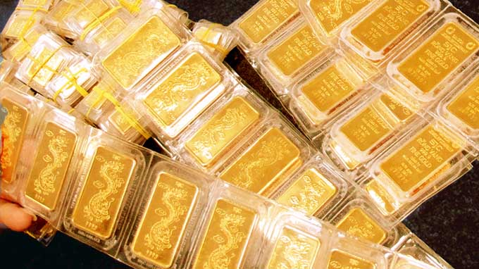 Gi&aacute; v&agrave;ng h&ocirc;m nay ng&agrave;y 30/10/2015 giảm mạnh, mỗi lượng v&agrave;ng SJC mất cả trăm ngh&igrave;n đồng