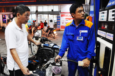 Kể từ ng&agrave;y 21/3 đến nay, gi&aacute; xăng dầu trong nước đ&atilde; tăng lần thứ 6 li&ecirc;n tiếp với mức tăng tổng cộng gần 2.000 đồng/l&iacute;t