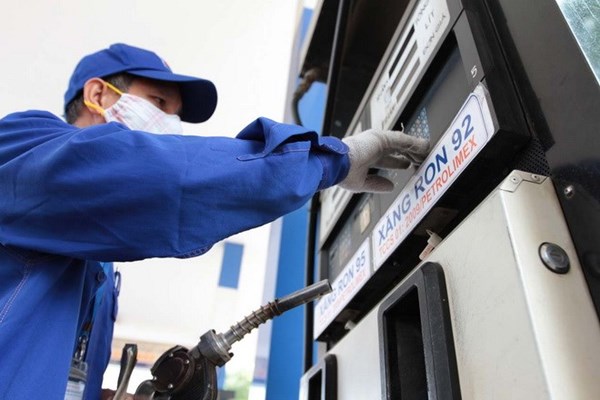 Xăng sắp tăng 3.000 đồng/l&iacute;t?