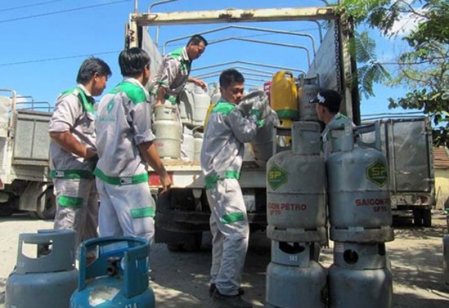 Giá bán lẻ gas trên thị trường đồng loạt giảm 14.000 đồng/bình 12 kg từ ngày 1/7 Giá bán lẻ gas trên thị trường đồng loạt giảm 14.000 đồng/bình 12 kg từ ngày 1/7