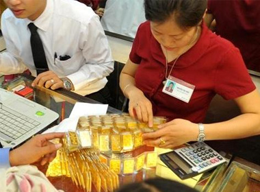 Gi&aacute; v&agrave;ng tăng do m&aacute;y bay rơi nhưng đ&agrave; tăng kh&ocirc;ng vững