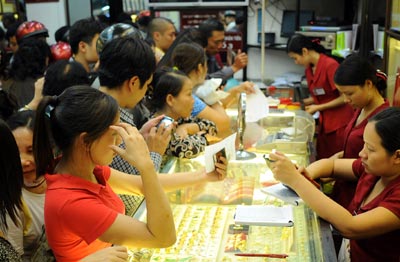 Gi&aacute; v&agrave;ng đang đ&agrave; giảm mạnh