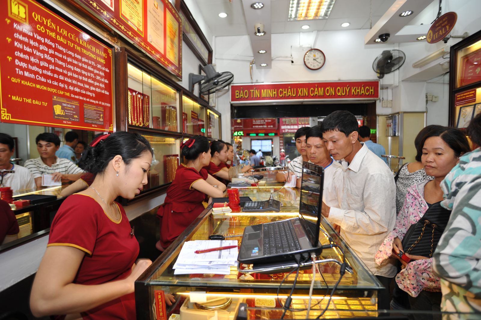 Dự b&aacute;o xu hướng gi&aacute; v&agrave;ng trong nước giảm mạnh theo gi&aacute; v&agrave;ng thế giới. Ảnh minh họa
