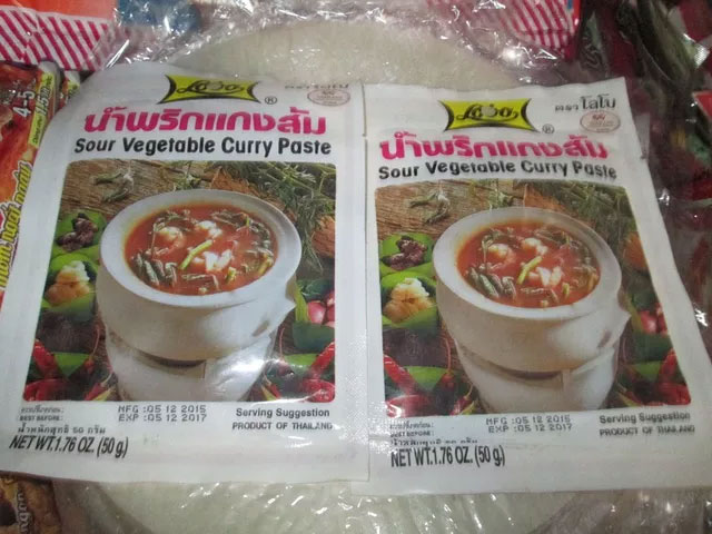 Gia vị lẩu th&aacute;i chua cay với c&ocirc;ng dụng l&agrave;m ngọt nước như ninh xương được b&aacute;n tại chợ Đồng Xu&acirc;n
