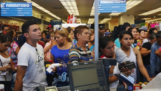 Gi&aacute; b&aacute;n bao cao su tại Venezuela được đẩy l&ecirc;n rất cao nhưng c&oacute; tiền cũng kh&oacute; mua được