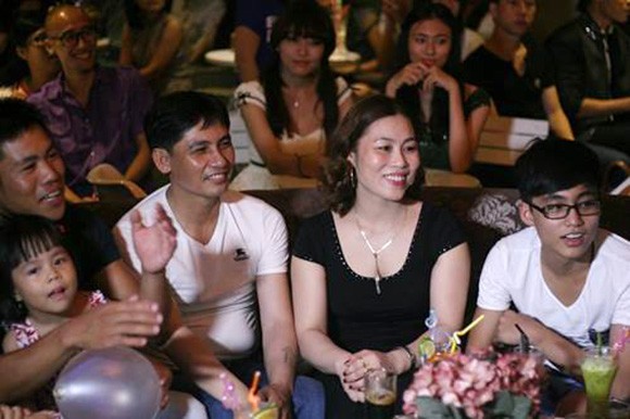 Gia đ&igrave;nh hạnh ph&uacute;c của Sơn T&ugrave;ng 3