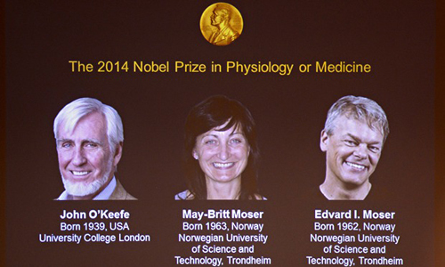 Ba nh&agrave; khoa đạt giải Nobel Y học từ tr&aacute;i qua: John O'Keefe, May-Britt Moser v&agrave; Edvard Moser. Ảnh: AFP