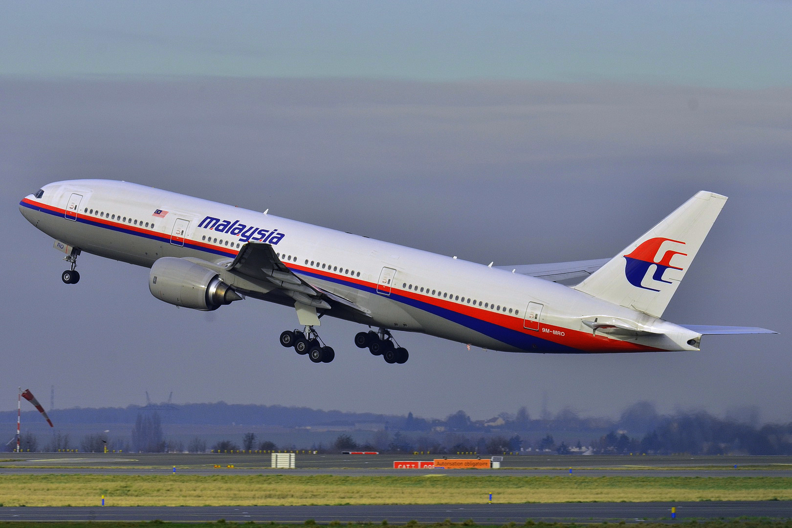 Hãng hàng kh&ocirc;ng Malaysia Airlines c&acirc;̀n đưa ra những giải pháp thay đ&ocirc;̉i hình ảnh đ&ecirc;̉ t&ocirc;̀n tại