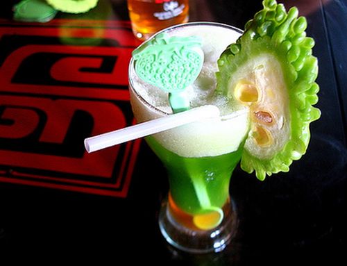 Nước &eacute;p mướp đắng c&oacute; t&aacute;c dụng tuyệt vời trong việc giảm b&eacute;o bụng