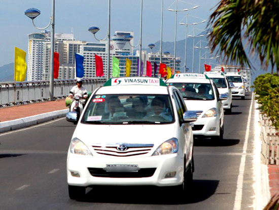 Chi ph&iacute; nhi&ecirc;n liệu chiếm khoảng 30 &ndash; 45% gi&aacute; cước taxi, v&eacute; xe
