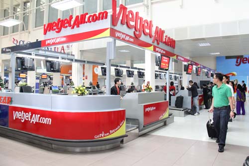 Nhiều h&atilde;ng h&agrave;ng kh&ocirc;ng đồng loạt giảm gi&aacute; v&eacute; m&aacute;y bay