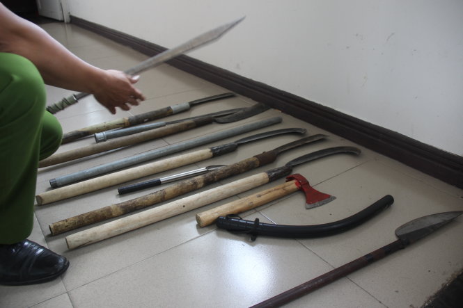 Hung kh&iacute; do c&ocirc;ng an thu được của nh&oacute;m giang hồ L&acirc;m H&agrave;
