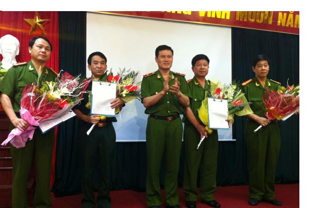 Thành tích bắt băng giang h&ocirc;̀ tr&ecirc;n đường đi thanh trừng nhau của c&ocirc;ng an Ti&ecirc;n Giang được khen thưởng