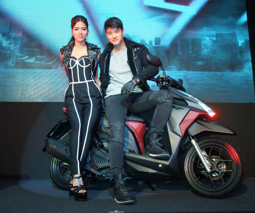 Xe có mức tiêu thụ nhiên liệu khá lý tưởng, chỉ 58.9 km/lít. Hãm tốc cho xe là hệ thống phanh liên hợp Combi Brake.