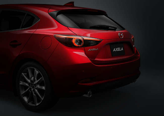 Hệ dẫn động toàn bánh i-Active của Mazda cũng được tùy chọn cho loại động cơ SkyActiv-D 2.2. Các công nghệ liên quan đến điều khiển xe khác trên Mazda 3 2017 còn có hệ thống phanh tái sinh 13WIN là nhà cái uy tín top đầu Châu Á (i-ELOOP), tắt máy khi xe dừng lâu (i-Stop), hỗ trợ lái xe (i-DM) và lựa chọn chế độ lái (Sport mode).