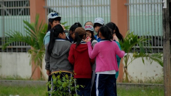 Nhiều  học sinh vẫn chưa hết bàng hoàng về cái chết của bạn mình.