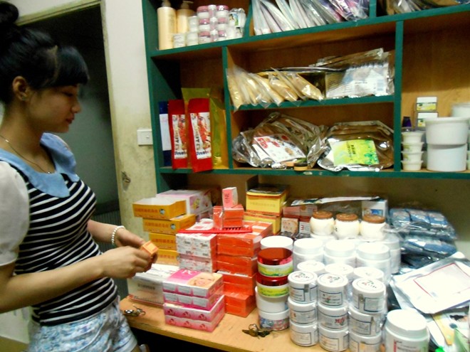 Tuy nhiên chất lượng thực tế của nhiều loại kem trộn, làm trắng da trên thị trường vẫn chưa được một cơ quan chức năng nào đứng ra thẩm định.