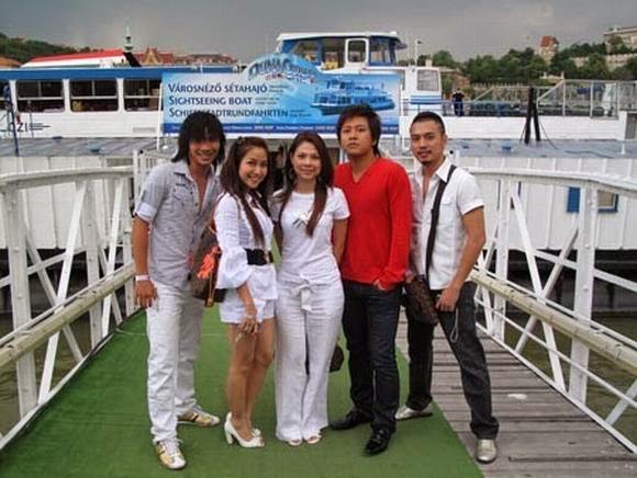 Mối tình chị em của nữ ca sĩ búp bê Thanh Thảo cùng Tuấn Hưng. Tình cảm bắt đầu khi anh chỉ là một người chưa có tên tuổi và nhanh chóng ‘đổ’ trước vẻ đẹp của đàn chị đáng yêu
