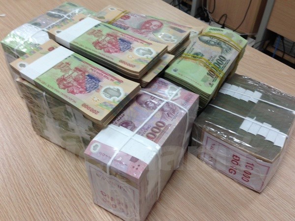nh&acirc;n vi&ecirc;n ng&acirc;n h&agrave;ng, đổi tiền mới, tết nguy&ecirc;n đ&aacute;n, tiền lẻ, lễ ch&ugrave;a, l&igrave; x&igrave;