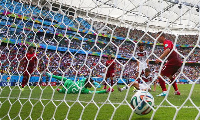 Mueller lập cú đúp nâng tỷ số lên 3-0 cho tuyển Đức