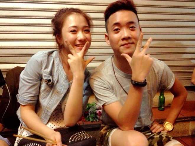 Xuất phát điểm, Trâm Anh là gương mặt khá nổi trong giới trẻ Hà thành nhờ danh hiệu hot girl mặt mộc. Tuy nhiên, vì không đặt nặng chuyện nổi tiếng bằng danh hiệu hot girl, tên tuổi 9X Hà thành cứ thế mờ nhạt dần trong cái nhìn của bạn trẻ. Thế nhưng, ngay khi Trâm Anh trở thành nửa kia của nam ca sĩ trẻ JustaTee, cô bỗng được truyền thông chú ý hơn hẳn, ngay cả khi không hoạt động nghệ thuật.